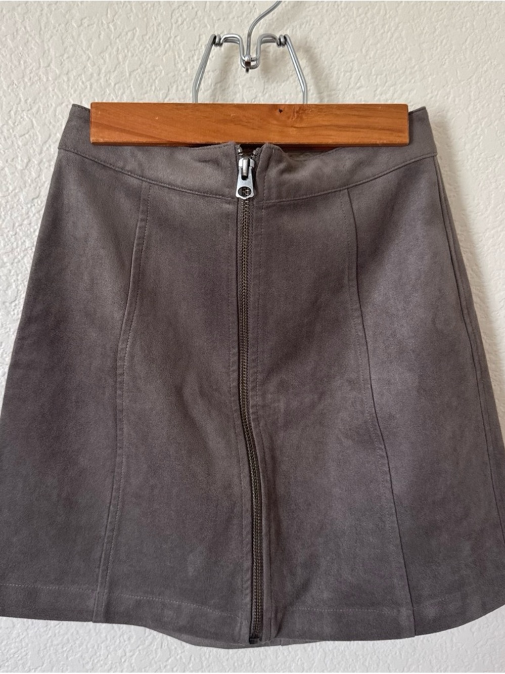 Wilfred Charcoal Faux Suede Zip-Front Mini Skirt